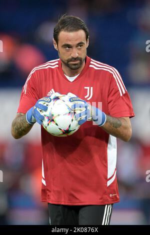 PARIS - FC Juventus Torwart Carlo Pinsoglio während des UEFA Champions League-Spiels zwischen Paris Saint-Germain und dem FC Juventus am 6. September 2022 im Parc des Princes in Paris, Frankreich. ANP / Dutch Height / GERRIT VAN COLOGNE Stockfoto