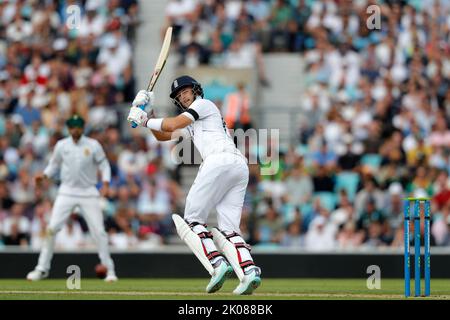 Englands Joe Root während des dritten LV= Insurance Test Day 3 von 5 England gegen Südafrika beim Kia Oval, London, Großbritannien, 10.. September 2022 (Foto von Ben Whitley/News Images) in London, Großbritannien am 9/10/2022. (Foto von Ben Whitley/News Images/Sipa USA) Stockfoto