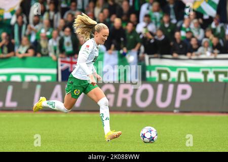 Stockholm, Schweden. 10. September 2022. Stockholm, Schweden, 10. 2022. September: Matilda Vinberg (13 Hammarby) steuert den Ball im Spiel in der Schwedischen Liga OBOS Damallsvenskan am 10. 2022. September zwischen Hammarby IF und FC Rosengard bei Hammarby IP in Stockholm, Schweden (Peter Sonander/SPP) Credit: SPP Sport Press Photo. /Alamy Live News Stockfoto