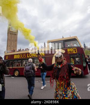 London, England, Großbritannien. 10. September 2022. Tausende von Demonstranten aus dem Bereich Black Lives Matter protestieren im Zentrum von London und fordern Gerechtigkeit für den 24-jährigen schwarzen Mann Chris Kaba, der letzte Woche von der Polizei getötet wurde. (Bild: © Tayfun Salci/ZUMA Press Wire) Stockfoto