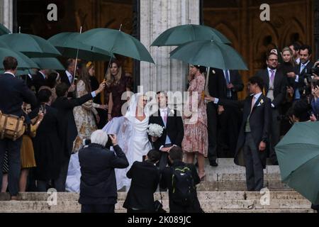 Brüssel, Belgien. 10. September 2022. Prinzessin Maria Laura und William Isvy im Bild, wie sie nach der Hochzeitszeremonie in der Kathedrale Saint Michael und Saint Gudula in Brüssel, Belgien, am 10. September 2022 abreisten. Kredit: ALEXANDROS MICHAILIDIS/Alamy Live Nachrichten Stockfoto