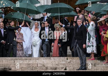 Brüssel, Belgien. 10. September 2022. Prinzessin Maria Laura und William Isvy im Bild, wie sie nach der Hochzeitszeremonie in der Kathedrale Saint Michael und Saint Gudula in Brüssel, Belgien, am 10. September 2022 abreisten. Kredit: ALEXANDROS MICHAILIDIS/Alamy Live Nachrichten Stockfoto