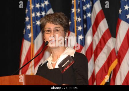 Housing Summit – vom HUD gesponserter Gipfel zum Thema Wohnen, „Partnering for Responsible Policy“, im Mandarin Hotel, Washington, D.C. Thema des Housing Summit: HUD-gesponserter Wohnungsbaugipfel „Partnering for Responsible Policy“ im Mandarin Hotel, Washington, D.C. Stockfoto