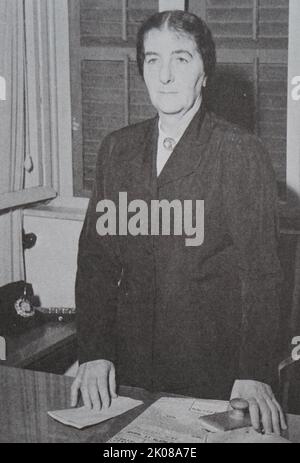 Golda Meir (1898 - 1978) war eine israelische Politikerin, die von 1969 bis 1974 als vierte Premierministerin Israels diente. Sie war die erste Frau, die Regierungschef in Israel wurde. Außenminister 1956 - 1966. Stockfoto