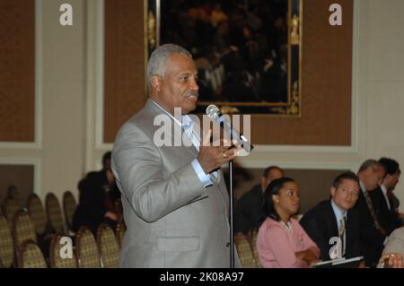 Housing Summit – vom HUD gesponserter Gipfel zum Thema Wohnen, „Partnering for Responsible Policy“, im Mandarin Hotel, Washington, D.C. Thema des Housing Summit: HUD-gesponserter Wohnungsbaugipfel „Partnering for Responsible Policy“ im Mandarin Hotel, Washington, D.C. Stockfoto