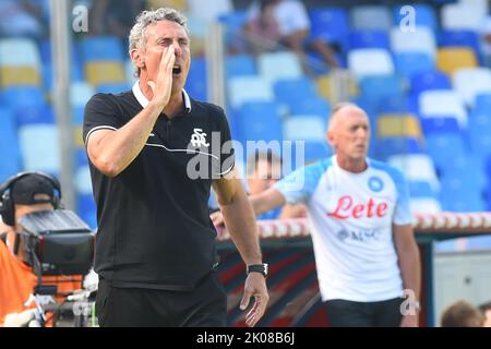 Neapel, Italien. 10. September 2022. Luca Gotti von Spezia Calcio gestikuliert während der Serie Ein Spiel zwischen SSC Napoli und Spezia Calcio im Diego Armando Maradona Stadion ( Foto Agostino Gemito) Kredit: Unabhängige Fotoagentur/Alamy Live News Stockfoto