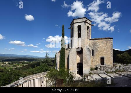 c16. romanische Kirche Notre Dame Dalidon Oppède le Vieux Stockfoto