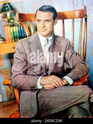 Cary Grant über das Set von Dream Wife, einem romantischen Comedy-Film aus dem Jahr 1953 mit Deborah Kerr von Metro-Goldwyn-Mayer. Cary Grant (geboren Archibald Alec Leach; 18. Januar 1904 - 29. November 1986) war ein englisch-amerikanischer Schauspieler Stockfoto