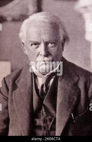 David Lloyd George, 1. Earl Lloyd-George aus Dwyfor, OM PC (17. Januar 1863 - 26. März 1945) war von 1916 bis 1922 Premierminister des Vereinigten Königreichs. Er war ein Politiker der Liberalen Partei aus Wales, bekannt für die Führung des Vereinigten Königreichs während des Ersten Weltkriegs, die Politik der Sozialreform einschließlich des National Insurance Act 1911 Stockfoto