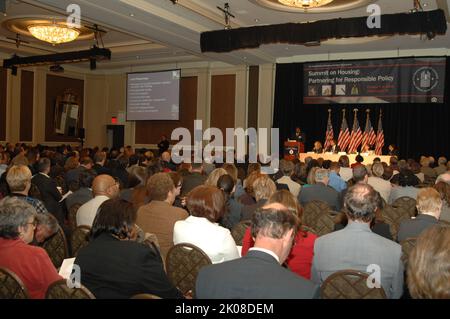 Housing Summit – vom HUD gesponserter Gipfel zum Thema Wohnen, „Partnering for Responsible Policy“, im Mandarin Hotel, Washington, D.C. Thema des Housing Summit: HUD-gesponserter Wohnungsbaugipfel „Partnering for Responsible Policy“ im Mandarin Hotel, Washington, D.C. Stockfoto