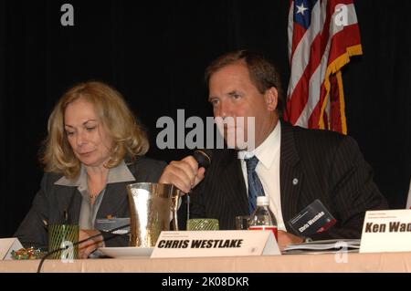 Housing Summit – vom HUD gesponserter Gipfel zum Thema Wohnen, „Partnering for Responsible Policy“, im Mandarin Hotel, Washington, D.C. Thema des Housing Summit: HUD-gesponserter Wohnungsbaugipfel „Partnering for Responsible Policy“ im Mandarin Hotel, Washington, D.C. Stockfoto