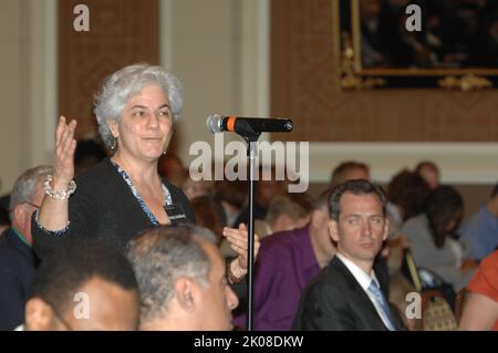 Housing Summit – vom HUD gesponserter Gipfel zum Thema Wohnen, „Partnering for Responsible Policy“, im Mandarin Hotel, Washington, D.C. Thema des Housing Summit: HUD-gesponserter Wohnungsbaugipfel „Partnering for Responsible Policy“ im Mandarin Hotel, Washington, D.C. Stockfoto