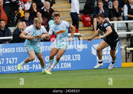 Newcastle, Großbritannien. 10. September 2022. Tyrone Green von Harlequins in Aktion während des Spiels der Gallagher Premiership zwischen Newcastle Falcons und Harlequins im Kingston Park, Newcastle am Samstag, 10.. September 2022. (Kredit: Chris Lishman | MI News) Kredit: MI Nachrichten & Sport /Alamy Live News Stockfoto