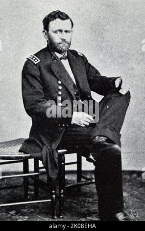 General Ulysses S. Grant (geb. Hiram Ulysses Grant; 27. April 1822 - 23. Juli 1885) war ein amerikanischer Militäroffizier und Politiker, der von 1869 bis 1877 als Präsident der Vereinigten Staaten von 18. diente. Als kommandierender General führte er 1865 die Union Army zum Sieg im amerikanischen Bürgerkrieg und diente danach kurz als Kriegsminister Stockfoto