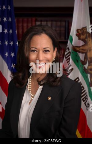 Kamala Devi Harris (geboren am 20. Oktober 1964) ist eine amerikanische Politikerin und Rechtsanwältin, die 49. und derzeitige Vizepräsidentin der Vereinigten Staaten ist. Sie ist die erste weibliche Vizepräsidentin und die ranghöchste Beamtin in der Geschichte der USA sowie die erste afroamerikanische und erste asiatische amerikanische Vizepräsidentin. Als Mitglied der Demokratischen Partei war sie zuvor von 2011 bis 2017 als Generalanwältin Kaliforniens und von 2017 bis 2021 als Senatorin der Vereinigten Staaten in Vertretung Kaliforniens tätig Stockfoto