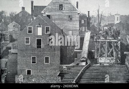 Gruppe von Konföderierten in Fredericksburg während des amerikanischen Bürgerkrieges. Die Schlacht von Fredericksburg wurde vom 11. Bis 15. Dezember 1862 in und um Fredericksburg, Virginia, im amerikanischen Bürgerkrieg (12. April 1861 - 9. Mai 1865) in den Vereinigten Staaten zwischen der Union und den Konföderationsstaaten ausgetragen Stockfoto