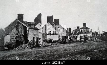 Ruinen in Fredericksburg nach der Schlacht. Die Schlacht von Fredericksburg wurde vom 11. Bis 15. Dezember 1862 in und um Fredericksburg, Virginia, im Eastern Theatre of the American Civil war (12. April 1861 - 9. Mai 1865) ausgetragen, einem Bürgerkrieg in den Vereinigten Staaten zwischen den Unionsstaaten und den Konföderationsstaaten Stockfoto