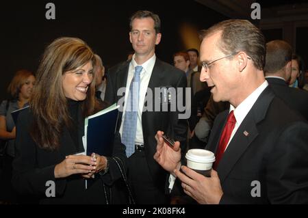 Housing Summit – vom HUD gesponserter Gipfel zum Thema Wohnen, „Partnering for Responsible Policy“, im Mandarin Hotel, Washington, D.C. Thema des Housing Summit: HUD-gesponserter Wohnungsbaugipfel „Partnering for Responsible Policy“ im Mandarin Hotel, Washington, D.C. Stockfoto