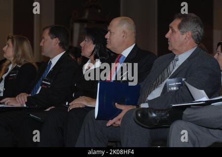 Housing Summit – vom HUD gesponserter Gipfel zum Thema Wohnen, „Partnering for Responsible Policy“, im Mandarin Hotel, Washington, D.C. Thema des Housing Summit: HUD-gesponserter Wohnungsbaugipfel „Partnering for Responsible Policy“ im Mandarin Hotel, Washington, D.C. Stockfoto