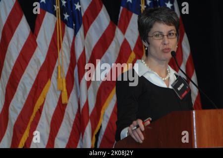 Housing Summit – vom HUD gesponserter Gipfel zum Thema Wohnen, „Partnering for Responsible Policy“, im Mandarin Hotel, Washington, D.C. Thema des Housing Summit: HUD-gesponserter Wohnungsbaugipfel „Partnering for Responsible Policy“ im Mandarin Hotel, Washington, D.C. Stockfoto