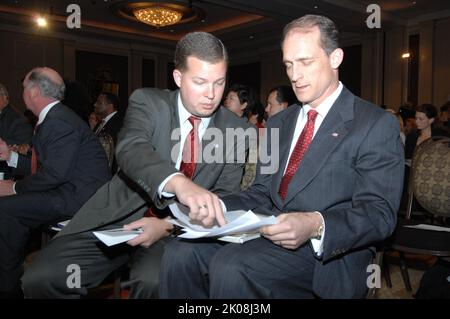 Housing Summit – vom HUD gesponserter Gipfel zum Thema Wohnen, „Partnering for Responsible Policy“, im Mandarin Hotel, Washington, D.C. Thema des Housing Summit: HUD-gesponserter Wohnungsbaugipfel „Partnering for Responsible Policy“ im Mandarin Hotel, Washington, D.C. Stockfoto