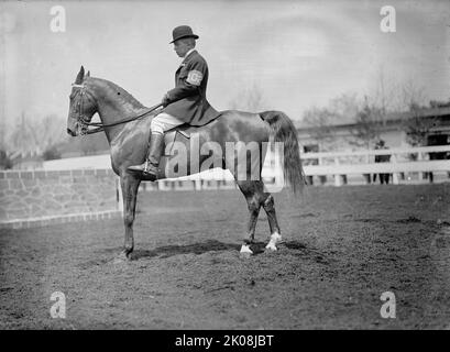 Pferdeshows – Unidentifizierte Männer, Mtd. Oder Hurdling, 1911. Stockfoto