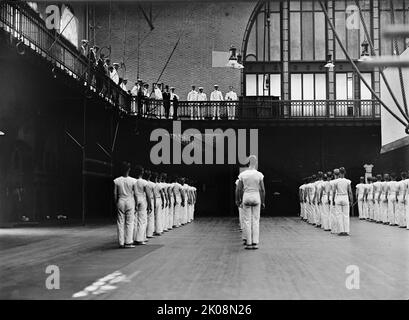 Marschall-Admiral der Marquis Togo Heihachiro und Kapitän John H. Gibbons, U.S. Navy, Annapolis, Maryland, 1911. [Togo war Admiral der Flotte der kaiserlichen japanischen Marine. Marineoffizier John Henry Gibbons war Superintendent der United States Naval Academy in Annapolis]. Stockfoto