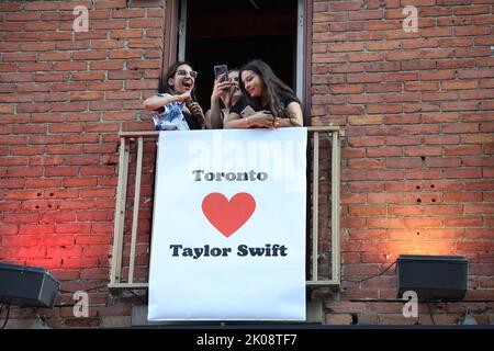 Atmosphäre außerhalb der "im Gespräch mit... Taylor Swift' während des Toronto International Film Festival 2022, das am 9. September 2022 im TIFF Bell Lightbox in Toronto, Kanada, stattfand © JPA / AFF-USA.COM Stockfoto