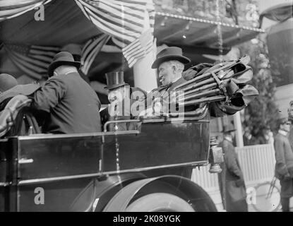 Joseph Gurney Cannon, Rep. Aus Illinois, rechts, mit Vizepräsident Sherman, 1911. [US-Politiker: James S. Sherman und Joseph Gurney Cannon, Repräsentant 1873-1891, 1893-1913, 1915-1923, Sprecher des Repräsentantenhauses, 1903-1911]. Stockfoto