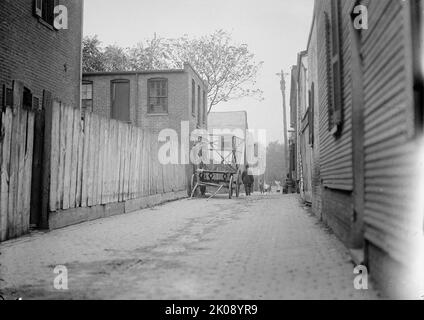 Gassenabstand. Slum Views, 1914. Schlechte Nachbarschaft, USA. Stockfoto