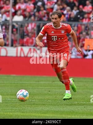 München, Deutschland. 10. September 2022. Leon Goretzka vom FC Bayern München. Kredit: Peter Kneffel/dpa - WICHTIGER HINWEIS: Gemäß den Anforderungen der DFL Deutsche Fußball Liga und des DFB Deutscher Fußball-Bund ist es untersagt, im Stadion und/oder vom Spiel aufgenommene Fotos in Form von Sequenzbildern und/oder videoähnlichen Fotoserien zu verwenden oder zu verwenden./dpa/Alamy Live News Stockfoto