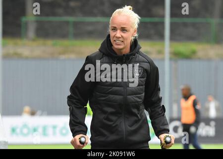 Stockholm, Schweden. 10. September 2022. Stockholm, Schweden, 10. 2022. September: Caroline Seger (17 FC Rosengard) ist am 10. 2022. September in der Schwedischen Liga OBOS Damallsvenskan zwischen Hammarby IF und FC Rosengard bei Hammarby IP in Stockholm Schweden (Peter Sonander/SPP) auf dem Vormarsch Quelle: SPP Sport Press Foto. /Alamy Live News Stockfoto