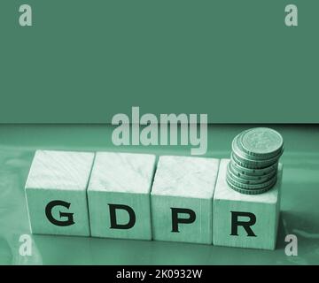 GDPR Abkürzung in Holzwürfel auf Rot geschrieben. Informationsschutzkonzept. Stockfoto