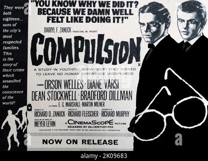 Advertisement for Compulsion, ein amerikanischer Krimifilm aus dem Jahr 1959 mit Orson Welles. George Orson Welles (6. Mai 1915 - 10. Oktober 1985) war ein amerikanischer Regisseur, Schauspieler, Drehbuchautor und Produzent, der für seine innovativen Arbeiten in den Bereichen Radio, Theater und Film in Erinnerung bleibt. Er gilt als einer der größten und einflussreichsten Filmemacher aller Zeiten. Stockfoto