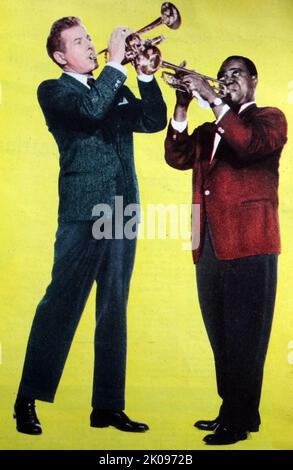 Danny Kaye und Louis Armstrong. Danny Kaye (geboren David Daniel Kaminsky; 18. Januar 1911 - 3. März 1987) war ein amerikanischer Schauspieler, Sänger, Tänzer, Komiker, Musiker, Philanthropin und Koch. Seine Performances beinhaltete physische Komödie, eigenwillige Pantomimen und rasante Neuheitenlieder. Louis Daniel Armstrong (4. August 1901 - 6. Juli 1971), mit dem Spitznamen „Satchmo“, „Satch“ und „Pops“, War ein amerikanischer Trompeter und Sänger. Er gehört zu den einflussreichsten Persönlichkeiten des Jazz. Stockfoto