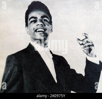 Johnny Mathis, Sänger. John Royce Mathis (geboren am 30. September 1935) ist ein amerikanischer Singer-Songwriter populärer Musik. Er wurde als Albumkünstler sehr beliebt, wobei mehrere Dutzend seiner Alben Gold- oder Platin-Status erreichten und 73 bis heute die Billboard-Charts bildeten. Mathis erhielt den Grammy Lifetime Achievement Award und wurde für drei separate Aufnahmen in die Grammy Hall of Fame aufgenommen. Stockfoto