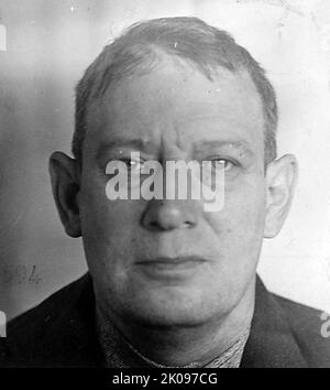 Robert Franklin Stroud (28. Januar 1890 - 21. November 1963), bekannt als der "Birdman of Alcatraz", war ein verurteilter Mörder, amerikanischer Bundesgefangener und Autor, der als einer der berüchtigtsten Verbrecher in den Vereinigten Staaten zitiert wurde. Während seiner Zeit in der Strafanstalt Leavenworth züchtet und verkauft er Vögel und wurde ein angesehener Ornithologe. Von 1942 bis 1959 wurde er in Alcatraz inhaftiert, Stroud wurde nie aus dem Bundesgefängnis entlassen. Stockfoto