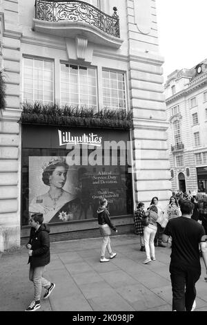 London wurde in den Tagen nach dem Tod von Königin Elizabeth II. Geändert Stockfoto