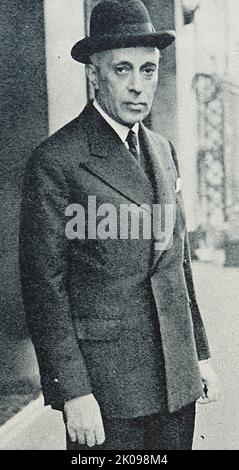 Pandit Nehru, Premierminister von Indien, zu einem Besuch in London im Jahr 1949. Jawaharlal Nehru (14. November 1889 - 27. Mai 1964) war ein indischer antikolonialer Nationalist, säkularer Humanist, Sozialdemokrat und Autor, der im mittleren Drittel des 20.. Jahrhunderts eine zentrale Figur in Indien war. Nach der Unabhängigkeit Indiens im Jahr 1947 diente er 17 Jahre lang als Premierminister des Landes. Stockfoto
