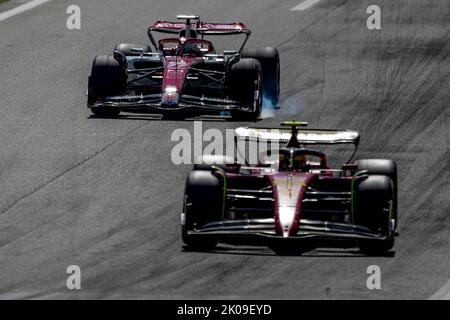 Monza, Italien, 10.. September 2022, Carlos Sainz und Valtteri Bottas stürzen fast zusammen. Qualifying, Runde 16 der Formel-1-Meisterschaft 2022. Kredit: Michael Potts/Alamy Live Nachrichten Stockfoto