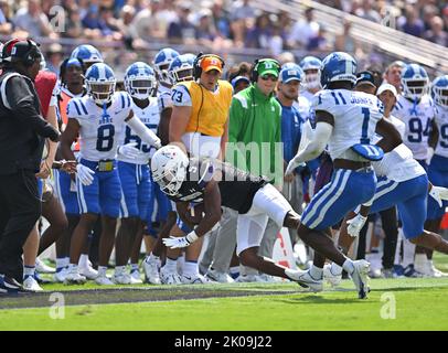 Evanston, Illinois, USA. 10. September 2022. Der Northwestern Wildcats Wide Receiver Jacob Gill (5) macht beim NCAA-Fußballspiel zwischen Northwestern und Duke im Ryan Field in Evanston, Illinois, einen Fang. Dean Reid/CSM/Alamy Live News Credit: CAL Sport Media/Alamy Live News Stockfoto