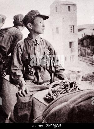 Kommunistischer chinesischer Jugendsoldat der Roten Armee im Jahr 1949. Die Rote Armee der chinesischen Arbeiter und Bauern oder die revolutionäre Armee der chinesischen Arbeiter und Bauern, allgemein bekannt als die Rote Armee Chinas oder einfach die Rote Armee, waren von 1928 bis 1937 die Streitkräfte der Kommunistischen Partei Chinas. Stockfoto