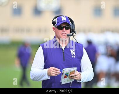 Evanston, Illinois, USA. 10. September 2022. Northwestern Wildcats-Cheftrainer Pat Fitzgerald beim NCAA-Fußballspiel zwischen Northwestern und Duke im Ryan Field in Evanston, Illinois. Dean Reid/CSM/Alamy Live News Credit: CAL Sport Media/Alamy Live News Stockfoto