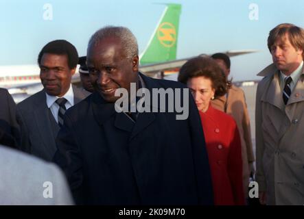 Kenneth David Kaunda (28. April 1924 - 17. Juni 2021), sambischer Politiker, der von 1964 bis 1991 als erster Präsident Sambias fungierte. Er war an der Spitze des Kampfes für die Unabhängigkeit von der britischen Herrschaft. Stockfoto