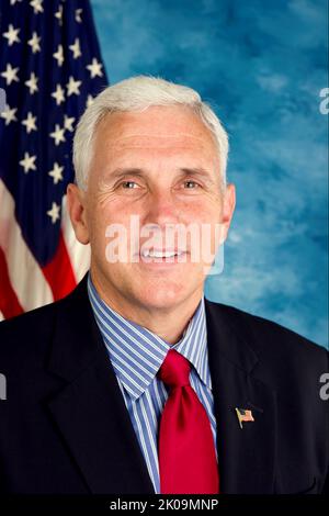 Mike Pence (geboren am 7. Juni 1959) ist ein amerikanischer Politiker; von 2017 bis 2021 Vizepräsident der Vereinigten Staaten. Ein Mitglied der Republikanischen Partei, war er der Gouverneur von Indiana 50. von 2013 bis 2017. Pence war von 2001 bis 2013 auch Mitglied des US-Repräsentantenhauses und vertrat von 2001 bis 2003 den Distrikt 2. von Indiana und von 2003 bis 2013 den Distrikt 6. von Indiana. Stockfoto