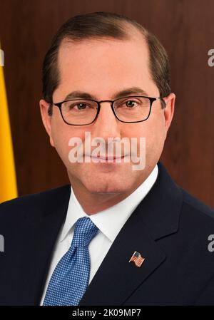 Alex Michael Azar II (geboren am 17. Juni 1967) US-amerikanischer Politiker, Rechtsanwalt, Geschäftsmann, Lobbyist, Und ehemaliger pharmazeutischer Manager, der von 2018 bis 2021 als US-Minister für Gesundheit und menschliche Dienste tätig war. Azar wurde am 13. November 2017 von Präsident Donald Trump für seinen Posten nominiert und am 24. Januar 2018 vom Senat der Vereinigten Staaten bestätigt. Er war auch Vorsitzender der Coronavirus Task Force des Weißen Hauses von ihrer Gründung im Januar 2020 bis Februar 2020, als er durch Vizepräsident Mike Pence ersetzt wurde. Stockfoto