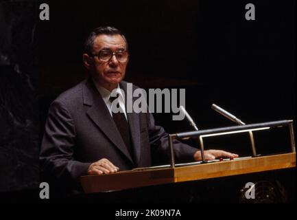 Andrei Gromyko (1909 - 1989) sowjetischer belarussischer kommunistischer Politiker und Diplomat während des Kalten Krieges. Er war Außenminister (1957-1985) und Vorsitzender des Präsidiums des Obersten Sowjets (1985-1988). Gromyko war bis zu seiner Pensionierung im Jahr 1988 für viele Spitzenentscheidungen in der sowjetischen Außenpolitik verantwortlich. Stockfoto