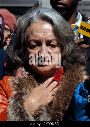 Betty Friedan (1921 - 2006) amerikanische feministische Schriftstellerin und Aktivistin. Ihr Buch The Feminine Mystique aus dem Jahr 1963, eine führende Figur der Frauenbewegung in den Vereinigten Staaten, wird oft als Auslöser der zweiten Welle des amerikanischen Feminismus im 20.. Jahrhundert bezeichnet. 1966 war er Mitbegründer und wurde zum ersten Präsidenten der Nationalen Organisation für Frauen (NOW) gewählt. Stockfoto