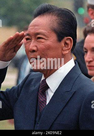 Ferdinand Emmanuel Edralin Marcos Sr. (1917 - 1989) war ein philippinischer Politiker und Rechtsanwalt, der von 1965 bis 1986 Präsident der Philippinen von 10. war. Stockfoto