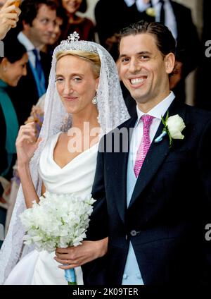 Brussel, Belgien. 10. September 2022. Prinzessin Maria Laura von Belgien und William Isvy verlassen am 10. September 2022 nach ihrer Hochzeit den Sint-Michiels-en-Sint-Goedelekathedral in Brussel.Quelle: Albert Nieboer/Netherlands OUT/Point de Vue OUT/dpa/Alamy Live News Stockfoto